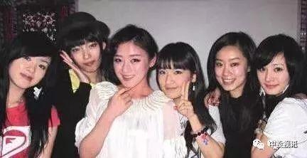 闺蜜进了娱乐圈吃瓜视频